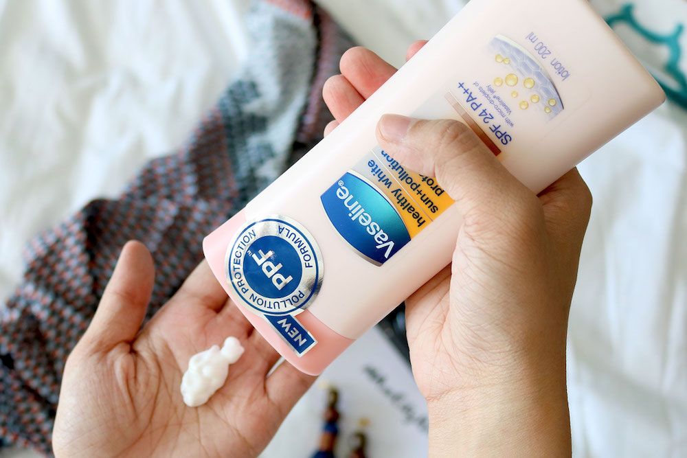 Vaseline dưỡng thể có bôi mặt được không?